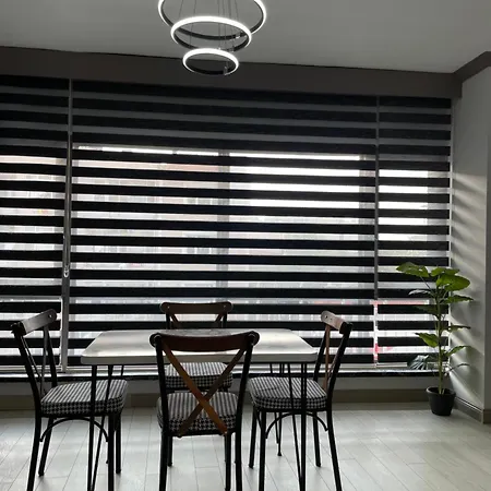 Centre & Tourism דירה